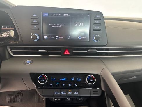 Used 2023 Hyundai Elantra SEL FWD image 5