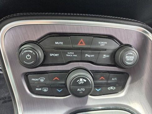 Used 2018 Dodge Challenger R/T Scat Pack RWD image 9