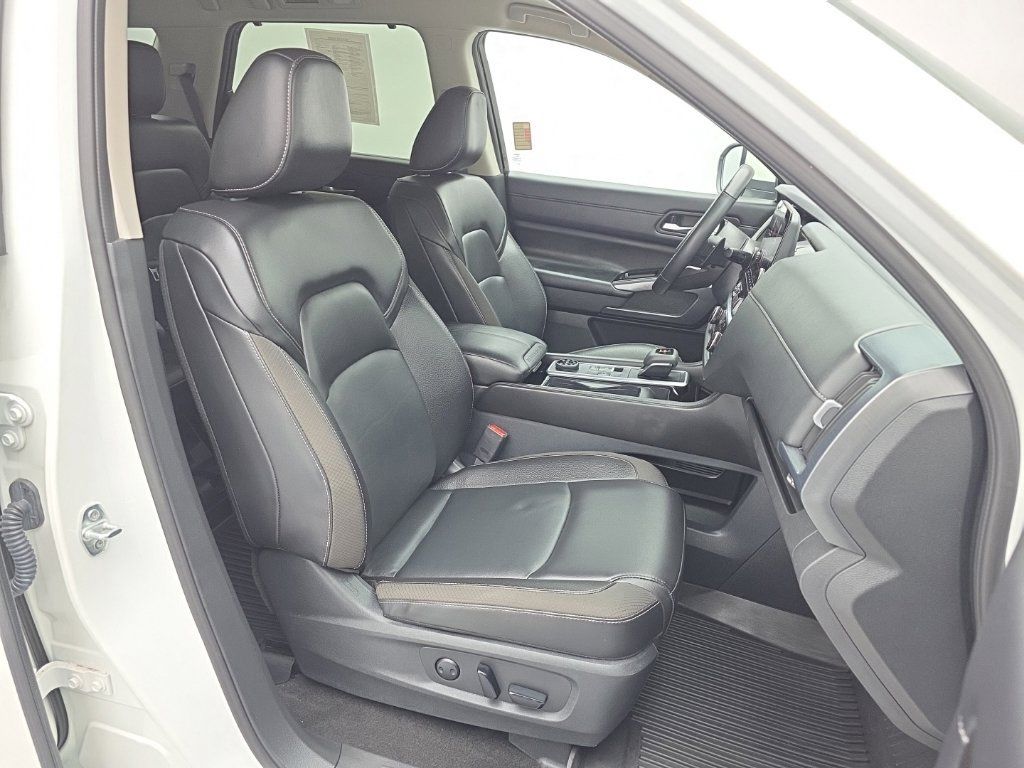 Used 2024 Nissan Pathfinder SL w/ Lighting Package (N92) AWD/4WD image 44