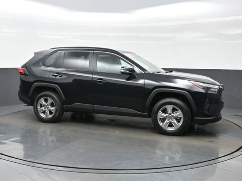 Used 2025 Toyota RAV4 XLE AWD/4WD image 7
