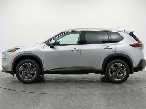 Used 2025 Nissan Rogue SV image 5