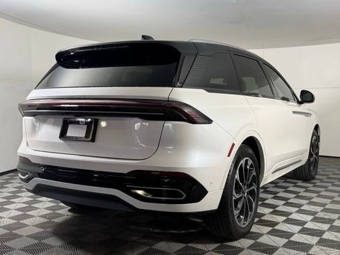 Used 2024 Lincoln Nautilus Reserve w/ Equipment Group 202A image 7