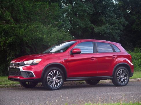 Used 2019 Mitsubishi Outlander Sport ES FWD image 1