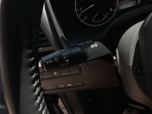 Used 2025 Nissan Rogue SV FWD image 33