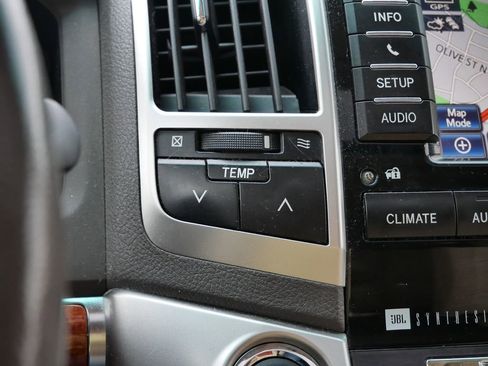 Used 2015 Toyota Land Cruiser image 59