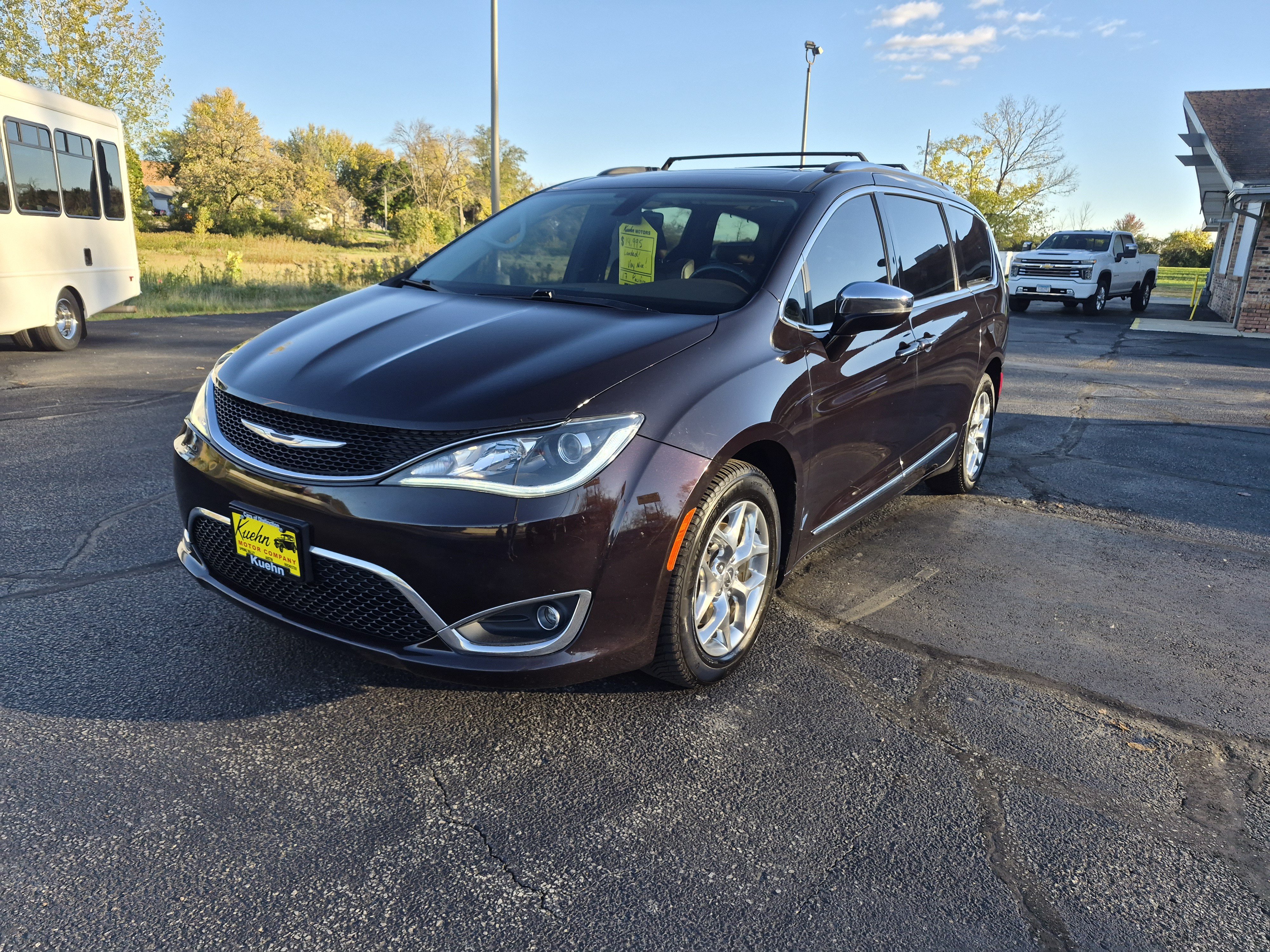 Used 2017 Chrysler Pacifica Limited FWD image 4