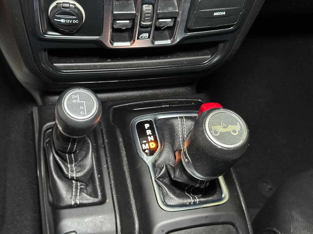 Used 2019 Jeep Wrangler Unlimited Sahara w/ Uconnect 4C Nav & Sound Group AWD/4WD image 33