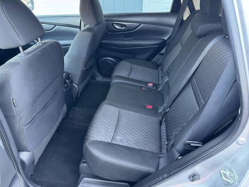 Used 2019 Nissan Rogue SV image 9