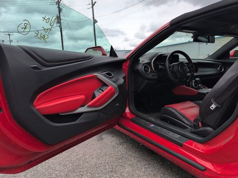Used 2016 Chevrolet Camaro SS RWD image 11