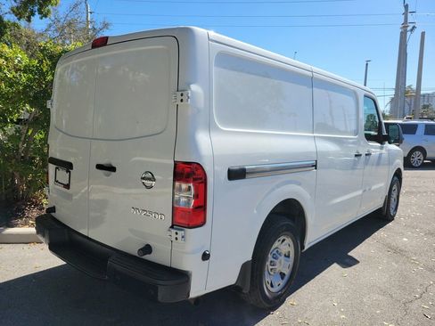 Used 2021 Nissan NV 2500 SV image 8