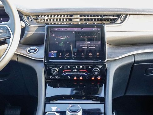 Certified 2024 Jeep Grand Cherokee L Limited w/ Luxury Tech Group II image 16