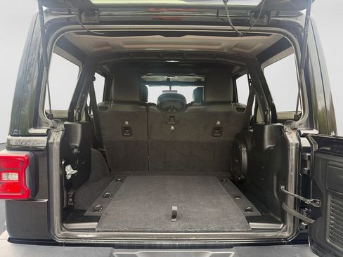 Used 2020 Jeep Wrangler Unlimited Sahara AWD/4WD image 18