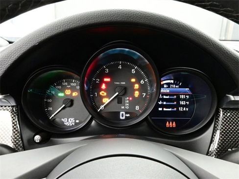 Certified 2022 Porsche Macan image 9
