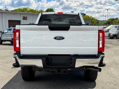 New 2026 Ford F350 XLT w/ FX4 Off-Road Package AWD/4WD image 4