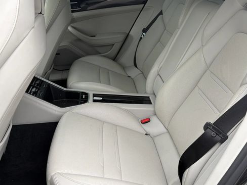 Used 2018 Porsche Panamera w/ Premium Package RWD image 11
