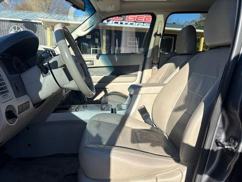 Used 2010 Ford Escape XLT image 17