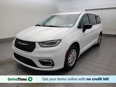 Used 2024 Chrysler Pacifica Touring FWD image 1