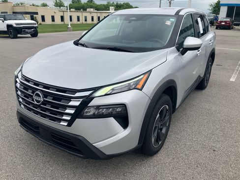 Used 2025 Nissan Rogue SV FWD image 3