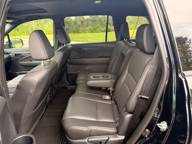 Used 2025 Honda Passport EX-L image 12