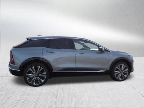 New 2026 Cadillac Optiq Luxury 2 image 9