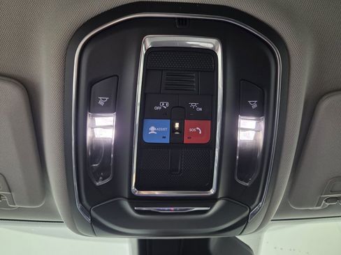 Used 2023 Jeep Grand Cherokee Laredo AWD/4WD image 14