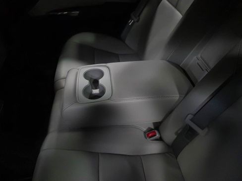 Used 2018 Toyota Avalon XLE Premium image 17