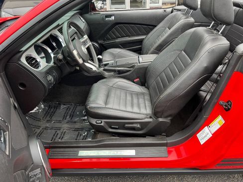 Used 2011 Ford Mustang Premium w/ 202A Rapid Spec Order Code RWD image 26