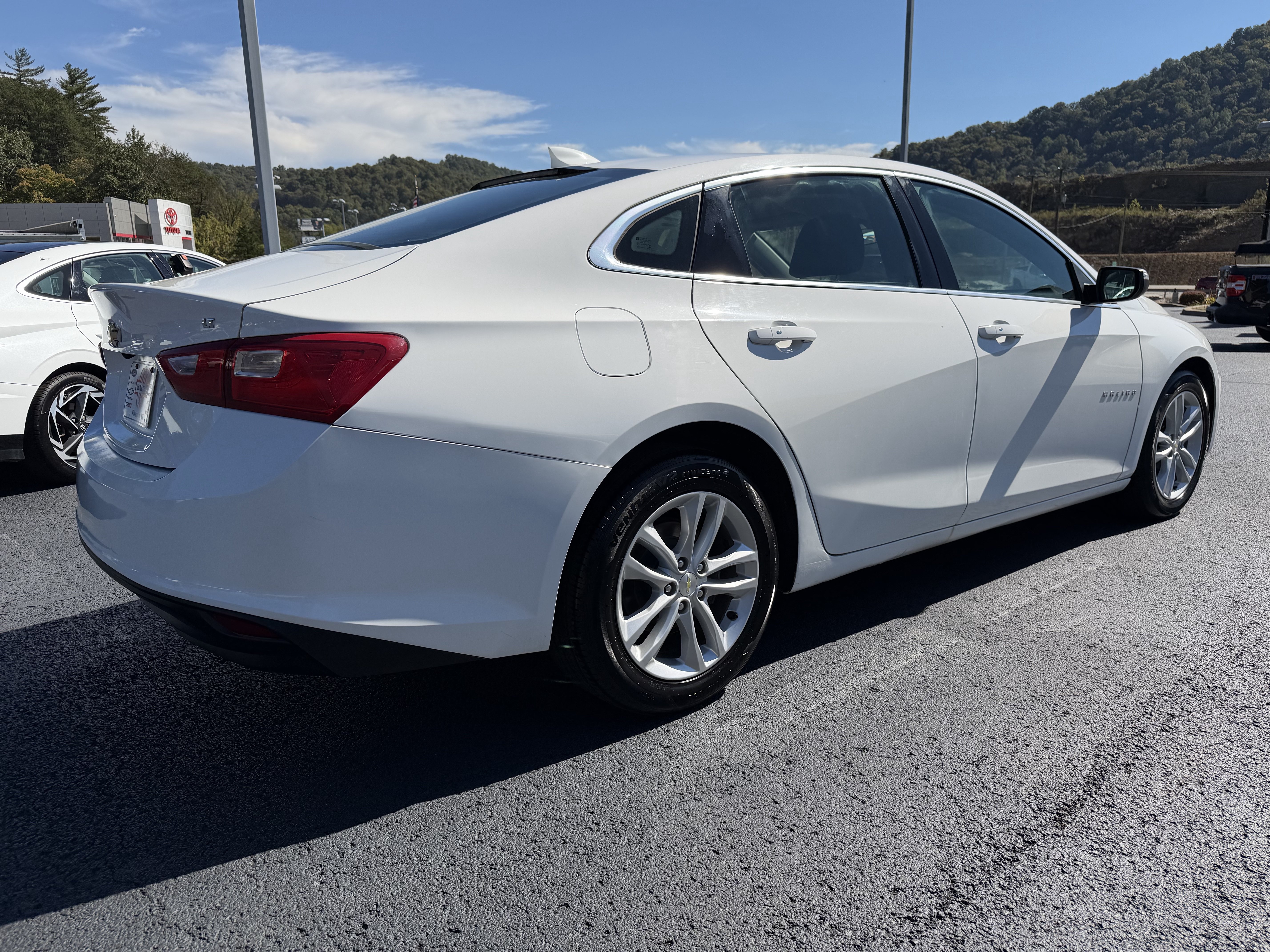 Used 2018 Chevrolet Malibu LT FWD image 7