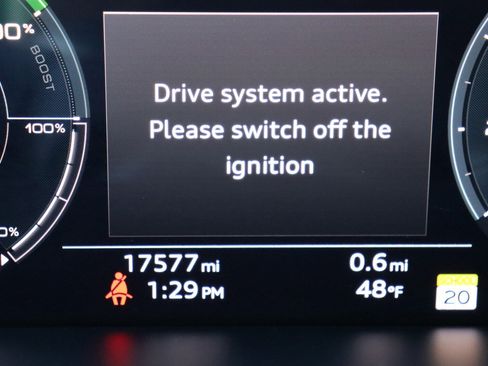 Used 2021 Audi e-tron Premium Plus w/ Premium Plus Package image 32