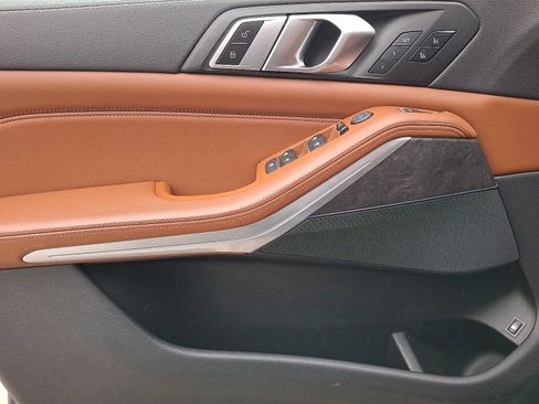 Used 2022 BMW X5 xDrive45e w/ M Sport Package image 12