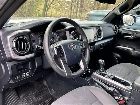 Certified 2017 Toyota Tacoma TRD Off-Road w/ Tow Package (A/T) AWD/4WD image 16
