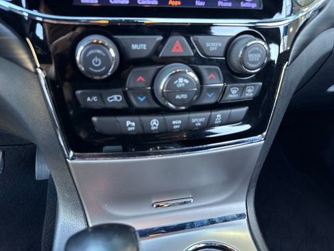 Used 2020 Jeep Grand Cherokee Altitude RWD image 18
