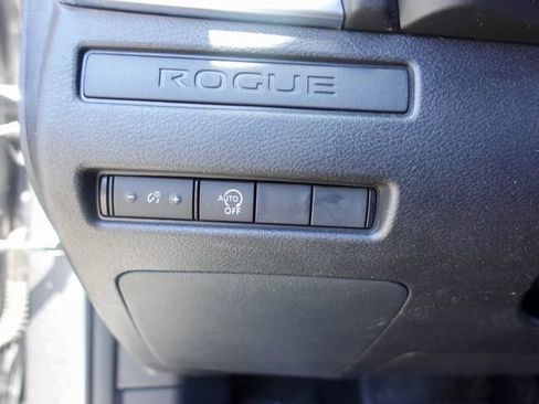 Used 2023 Nissan Rogue S AWD/4WD image 16
