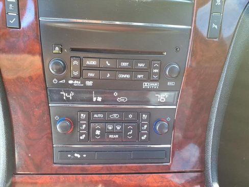 Used 2011 Cadillac Escalade AWD image 25