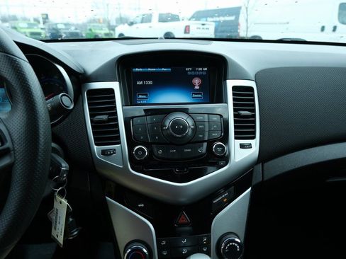 Used 2016 Chevrolet Cruze LT w/ Technology Package FWD image 18