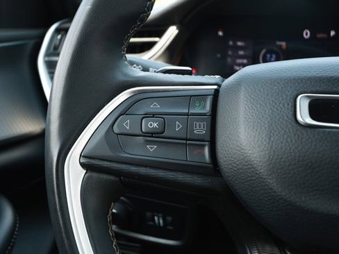 Used 2024 Jeep Grand Cherokee Altitude AWD/4WD image 13