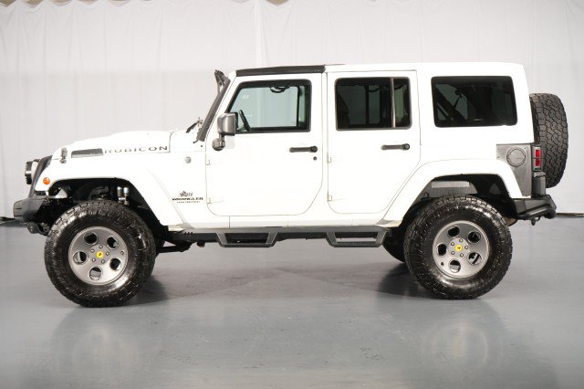 Used 2014 Jeep Wrangler Unlimited Rubicon w/ Connectivity Group AWD/4WD image 2