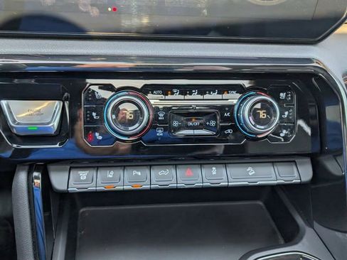 Used 2024 GMC Sierra 2500 AT4 w/ AT4 Premium Plus Package image 16