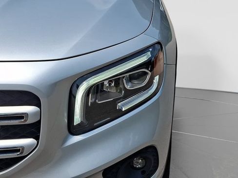 Used 2021 Mercedes-Benz GLB 250 4MATIC image 11