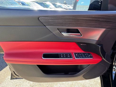 Used 2016 Jaguar XF S image 14