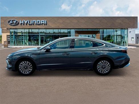 New 2025 Hyundai Sonata Limited image 3