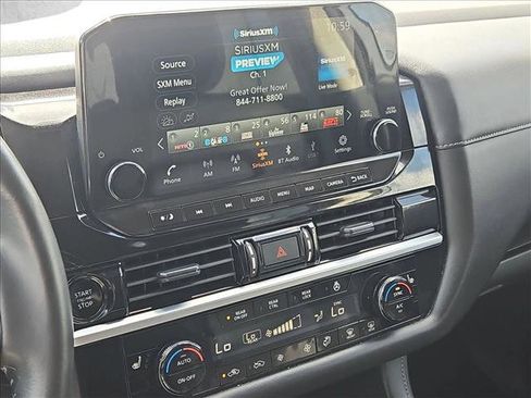 Used 2025 Nissan Pathfinder SL image 14