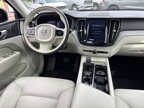 Used 2023 Volvo XC60 B5 Plus AWD/4WD image 11