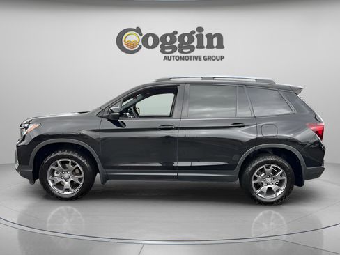 Certified 2024 Honda Passport TrailSport image 2