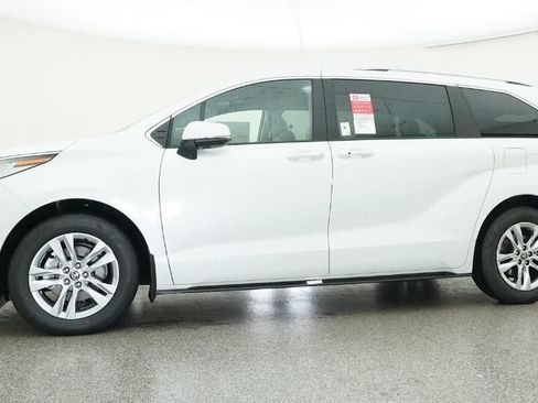 New 2026 Toyota Sienna Limited FWD image 18
