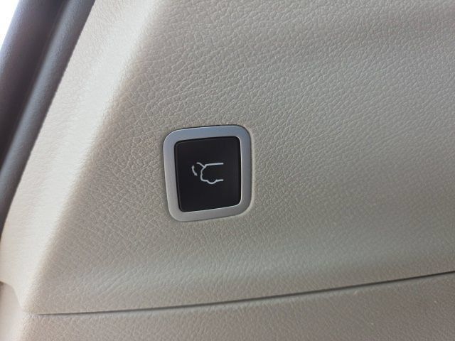 Used 2023 Chrysler Pacifica Touring-L FWD image 24