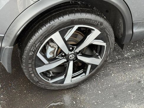 Used 2021 Nissan Rogue Sport SL w/ Premium Package image 9