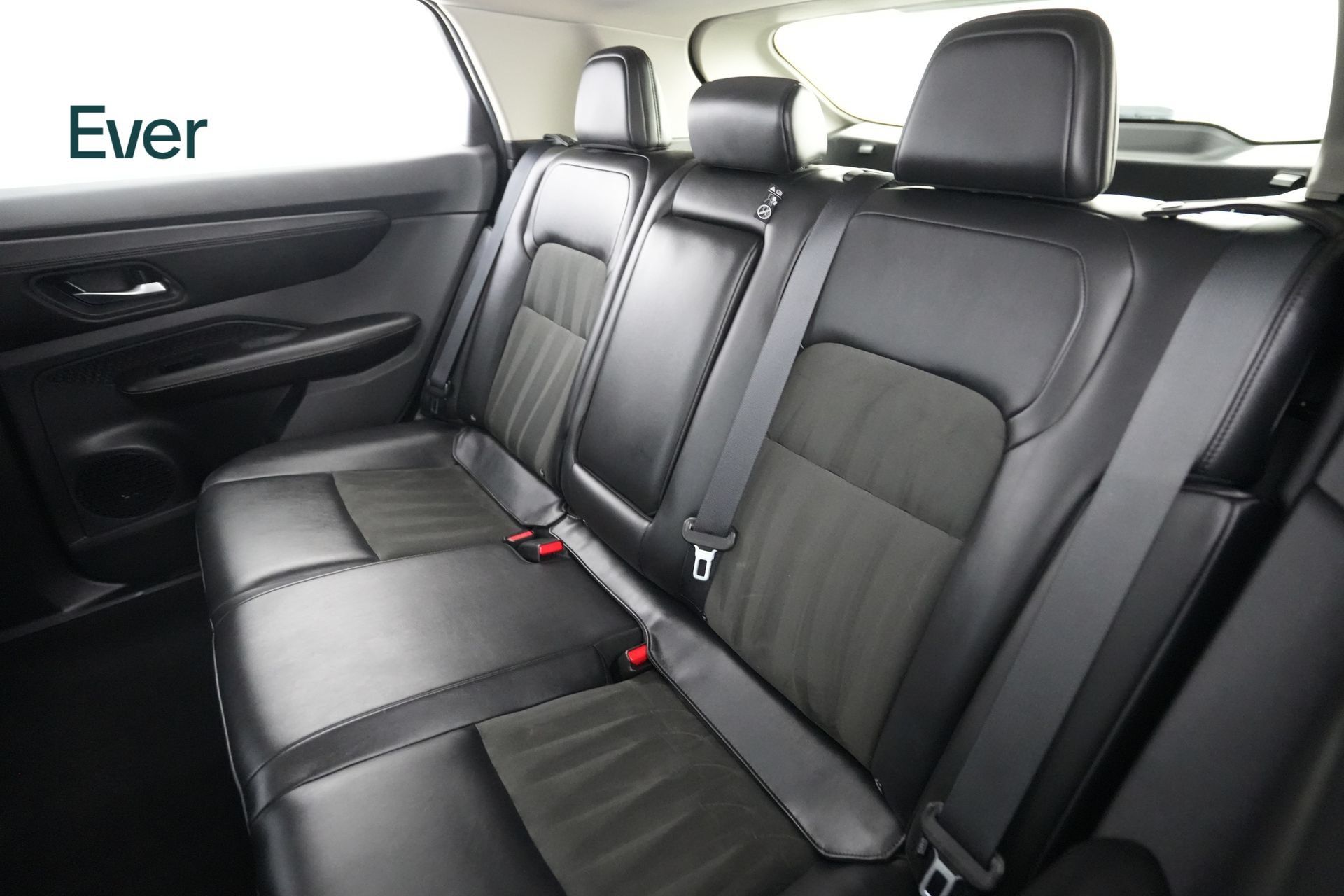 Used 2023 Nissan Ariya FWD image 24