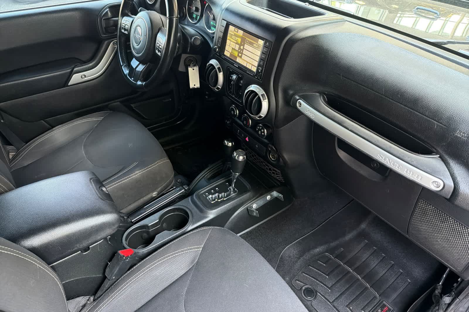 Used 2016 Jeep Wrangler Unlimited Sahara AWD/4WD image 18