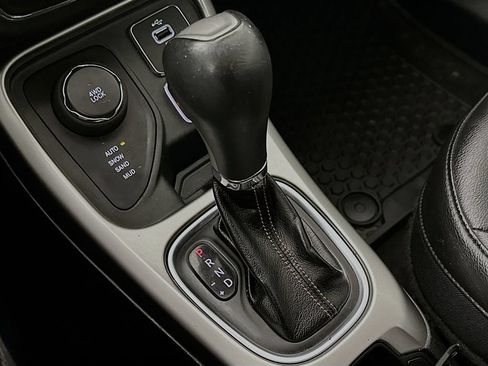 Used 2018 Jeep Compass Latitude w/ Popular Equipment Group AWD/4WD image 22